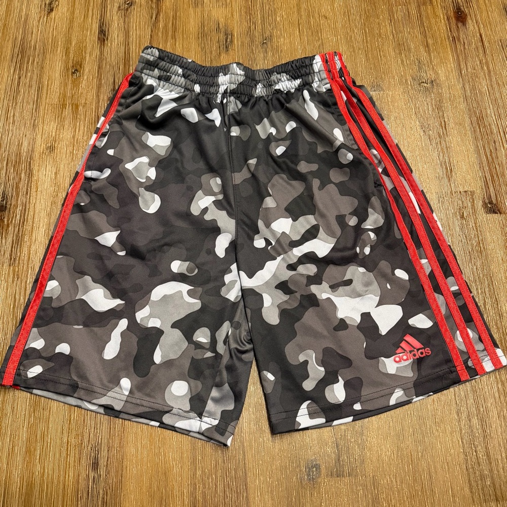 3/20$ Adidas Kids Camouflage Shorts size Large